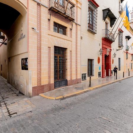 Bonito Callejon En La Juderia By Thegoodtourist Sevilla Exteriör bild