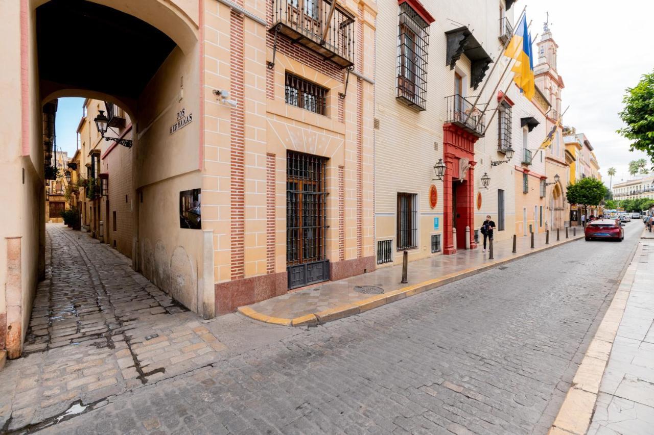 Bonito Callejon En La Juderia By Thegoodtourist Sevilla Exteriör bild